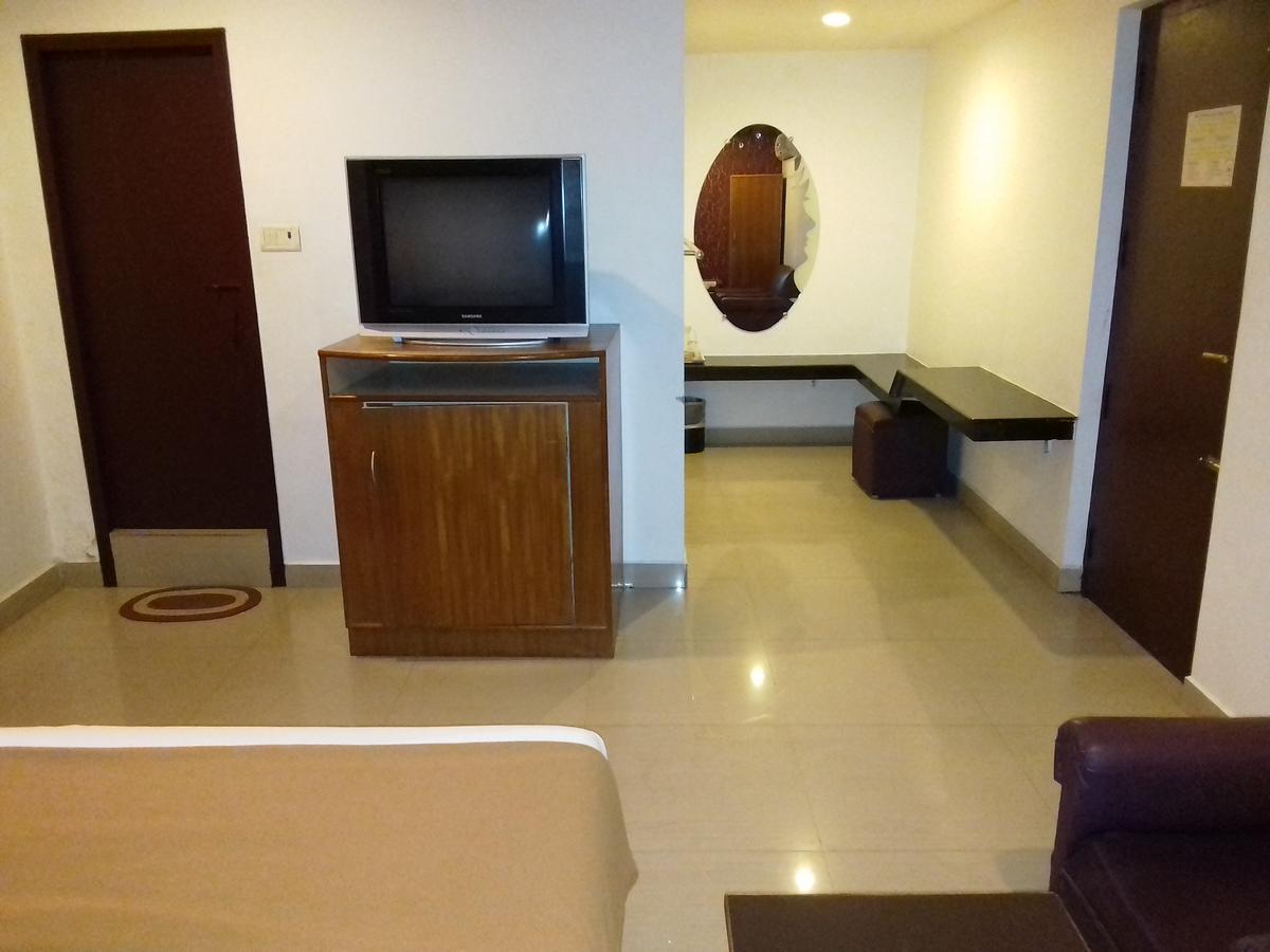 Sri Srinivasar Residency Hotel Vellore Exterior photo